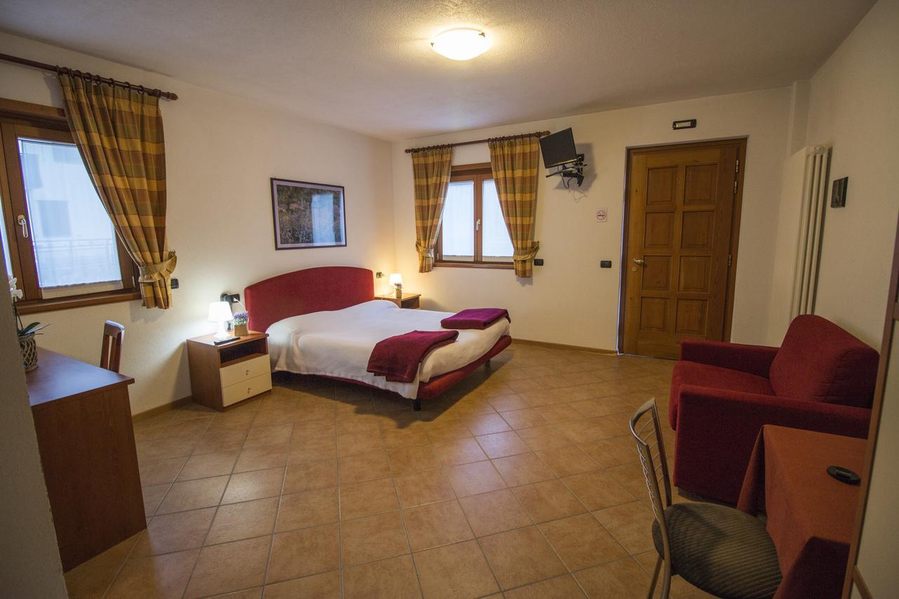 Hotel La Val Isolaccia Exterior foto